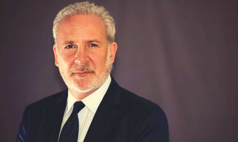 Peter Schiff Predicts Bitcoin Crash as Gold Hits Record High Peter Schiff Predicts Bitcoin Crash as Gold Hits Record High