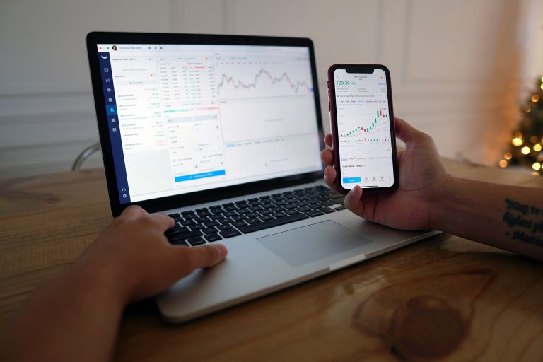 XRP Holds $1 Support As Wallet Growth Hits Three-Month High XRP Holds $1 Support As Wallet Growth Hits Three-Month High